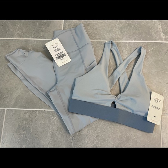 NWT Fabletics Breathe 2-Piece Outfit 💙 - Picture 7 of 15